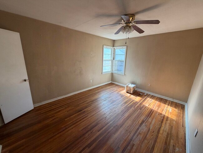 Building Photo - 2315 32nd St