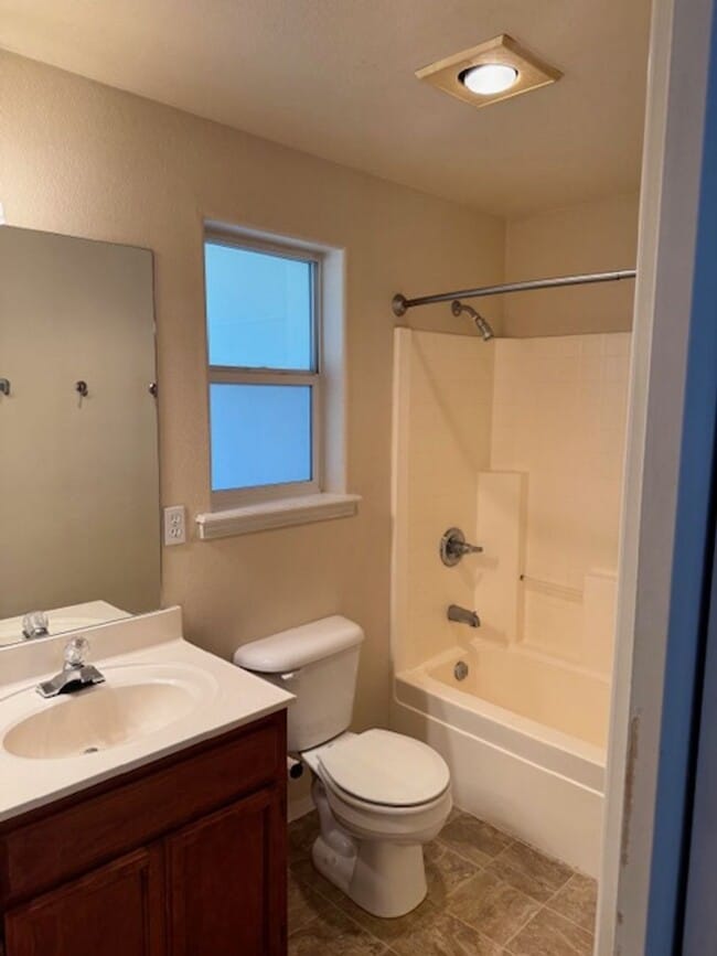 Building Photo - Central Point Single Level Home