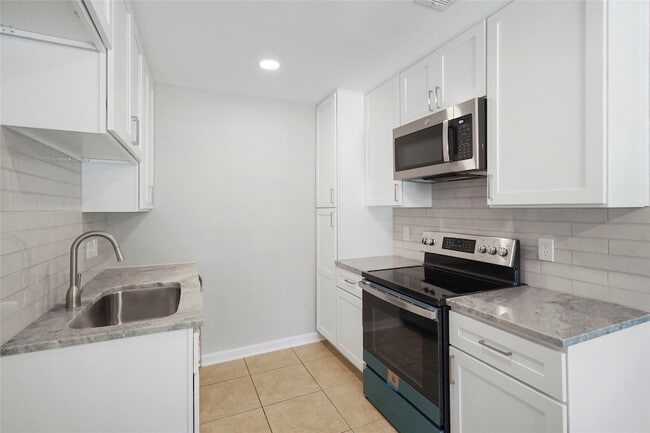 Building Photo - 2526 Appian Wy