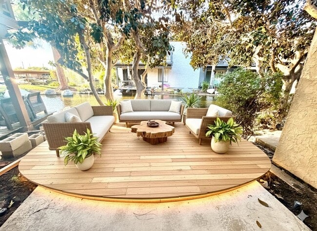 Building Photo - Charming 1 Bedroom, 1 bath condo in the heart of Irvine