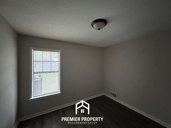 Building Photo - 3BR/2BA Memphis Rental with Attached 2-Car Garage & Hardwood Flooring