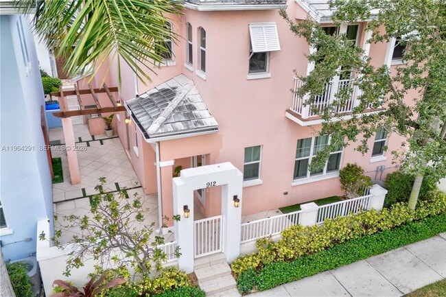 Building Photo - 912 NE 17th Way