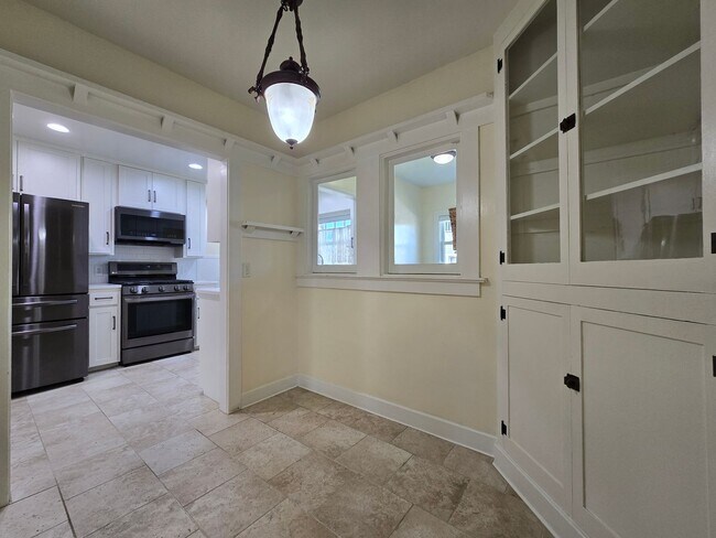 Building Photo - Updated Wood Streets home for Rent