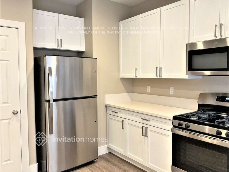 Building Photo - 9864 Concho River Ave