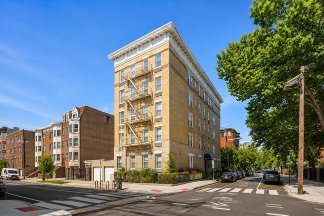 Building Photo - 734 Adams St