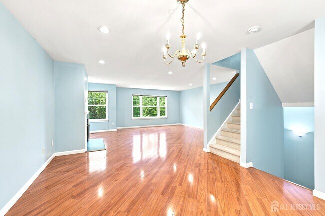Building Photo - 350 Greenfield Rd