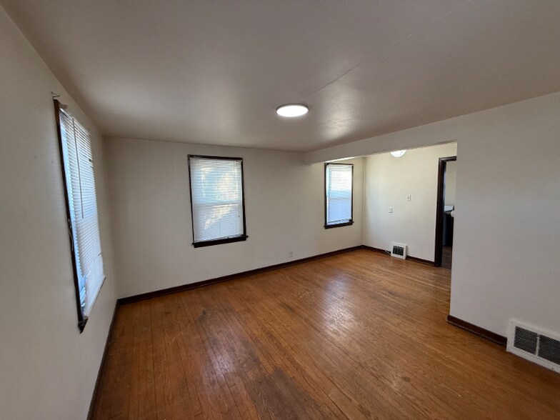 Building Photo - 2912 Meadow Ln