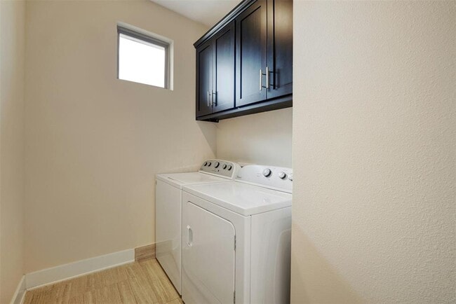 Building Photo - 1603 Arcilla St