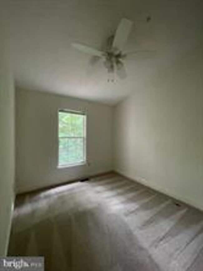 Building Photo - SPACIOUS TH IN OLNEY