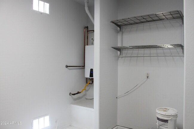 Building Photo - 739 W Dana Dr