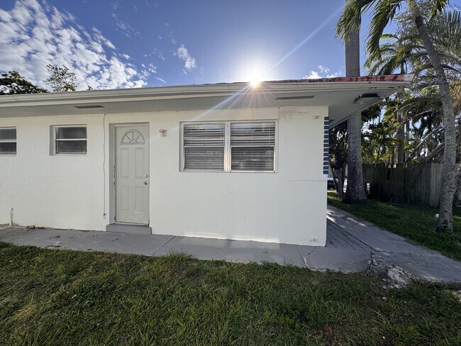 Building Photo - 4140 SW 24th Ct