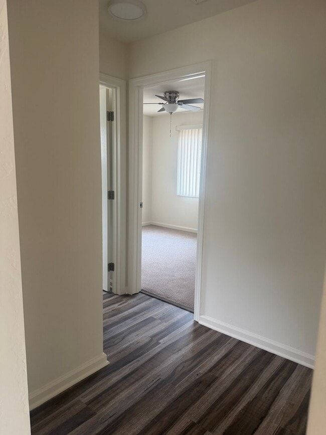 Building Photo - 2 Bedroom 1 Bath Duplex for Rent