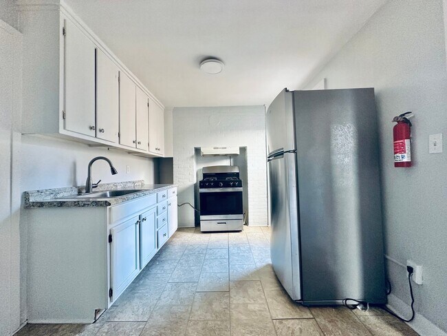 Building Photo - 179 Bradley St