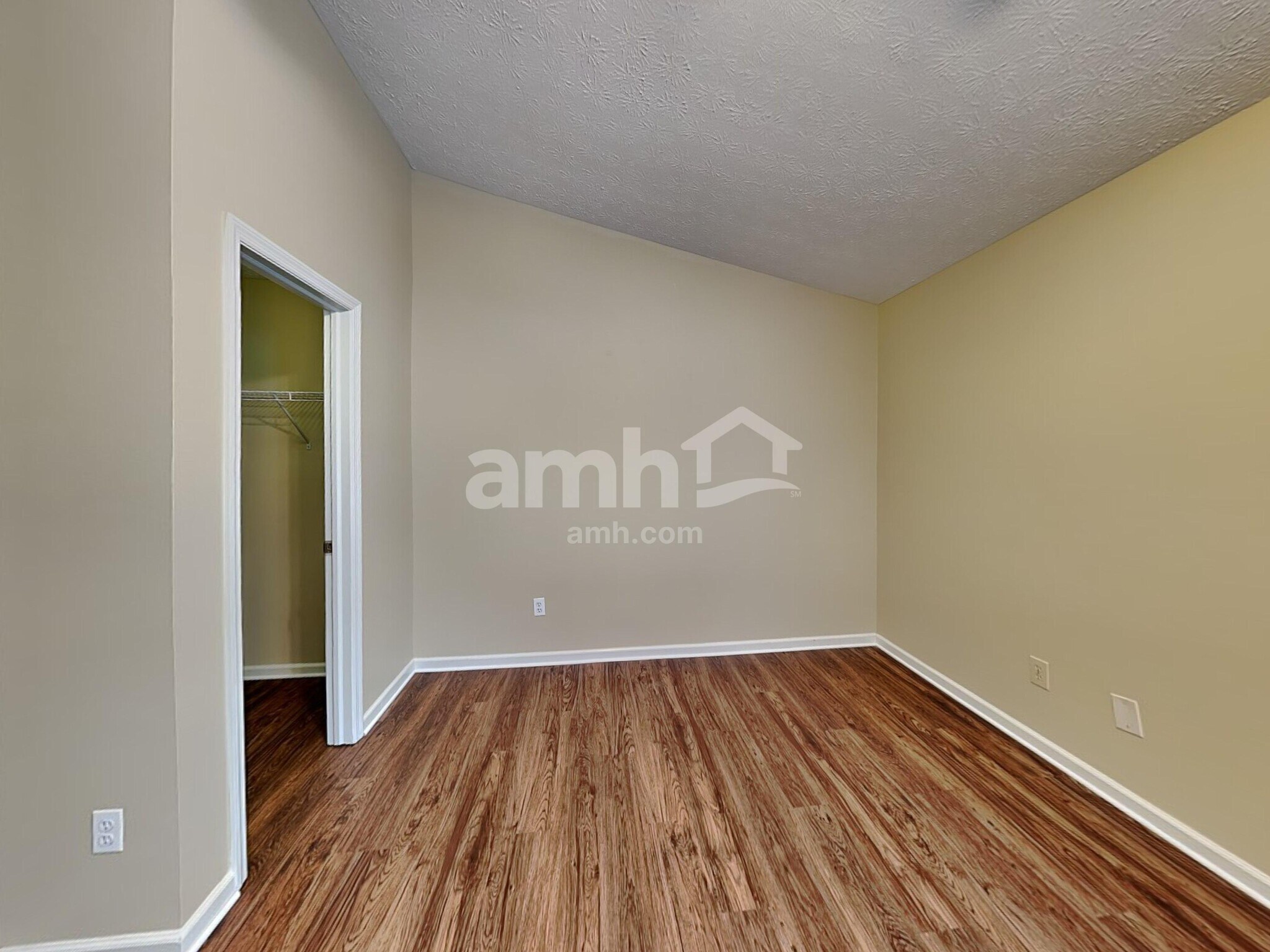 Building Photo - 8612 Oak Creek Dr