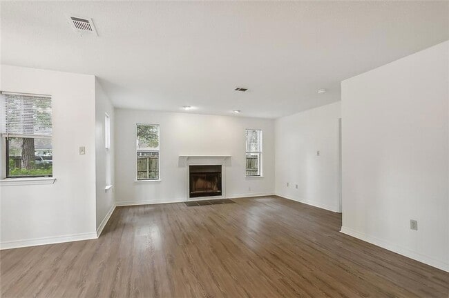 Building Photo - 304 Teal Ct