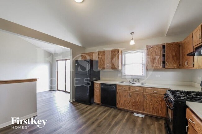 Building Photo - 2416 Waterford Dr