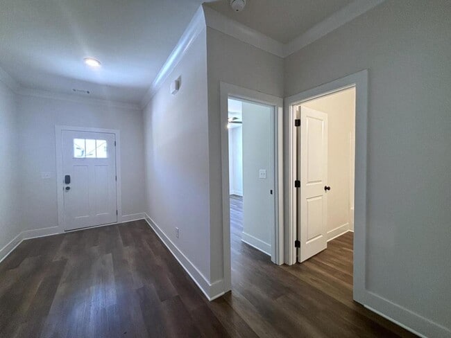 Building Photo - 74 Village Ct