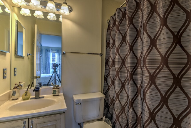 Building Photo - 6506 Serenade Plz