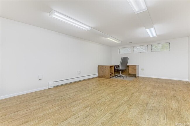 Building Photo - 9 Cloverdale Ln