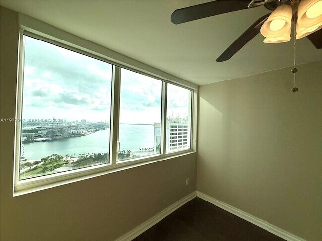 Building Photo - 253 NE 2nd St