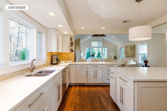 Building Photo - 76 W Gate Rd