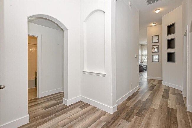 Building Photo - 3618 Hera Dr
