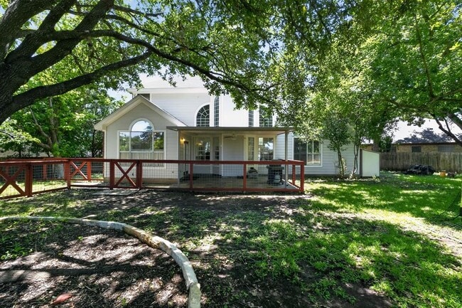 Building Photo - 300 N Carriage Hills Dr