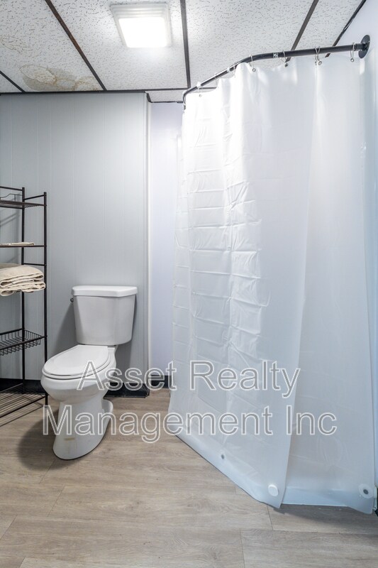 Building Photo - 708 Dutch Valley Drive Northeast - 1