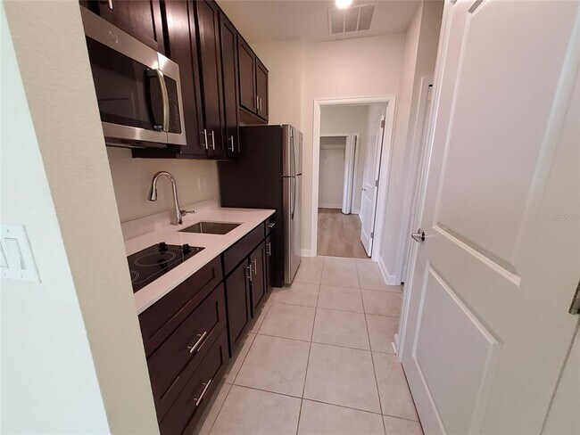 Building Photo - 725 Simone Ct