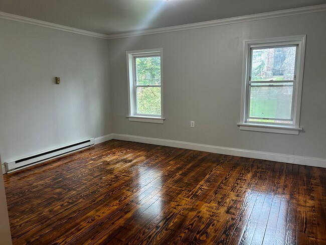 Building Photo - 519 E Mifflin St