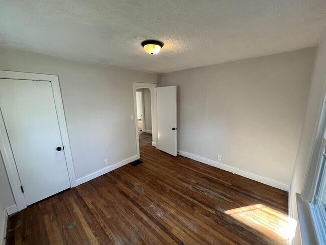 Building Photo - 407 N 42nd St