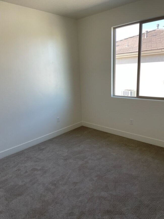 Building Photo - 3076 E Lavatera Dr