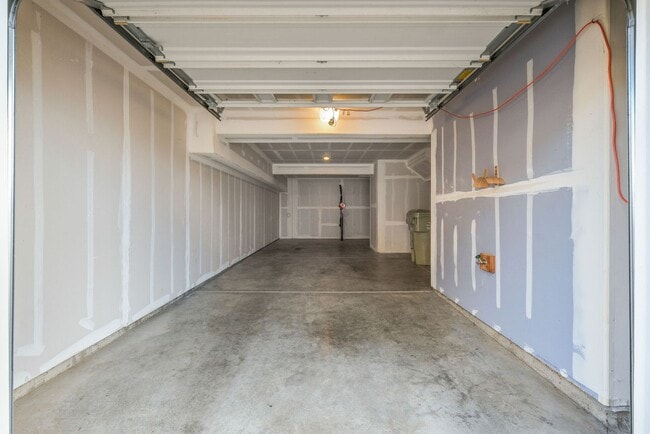 Building Photo - 7163 NW Eleanor Ave