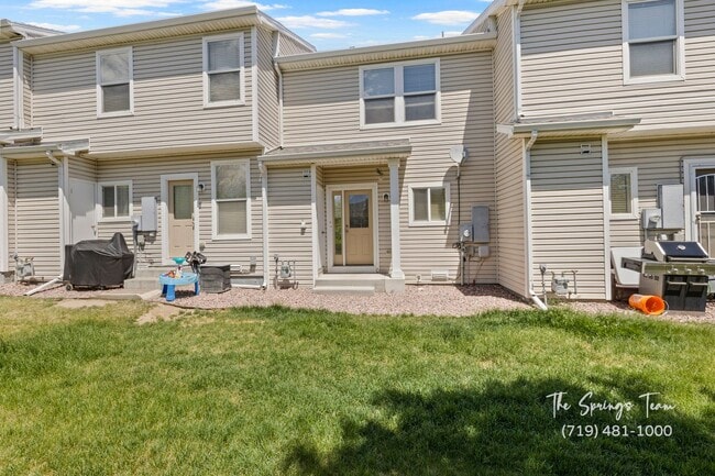 Building Photo - Charming 2-Bedroom Townhome in Central Col...