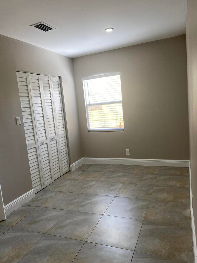 Building Photo - 508 57th St