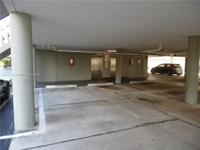 Building Photo - 1881 Middle River Dr