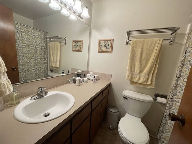 Building Photo - Lovely 3bed/2bath Ranch style home with HUGE private yard in a peaceful cul-de-sac!