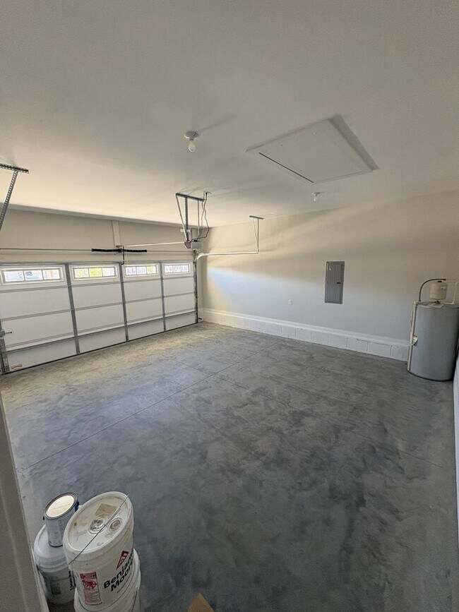 Building Photo - For Rent