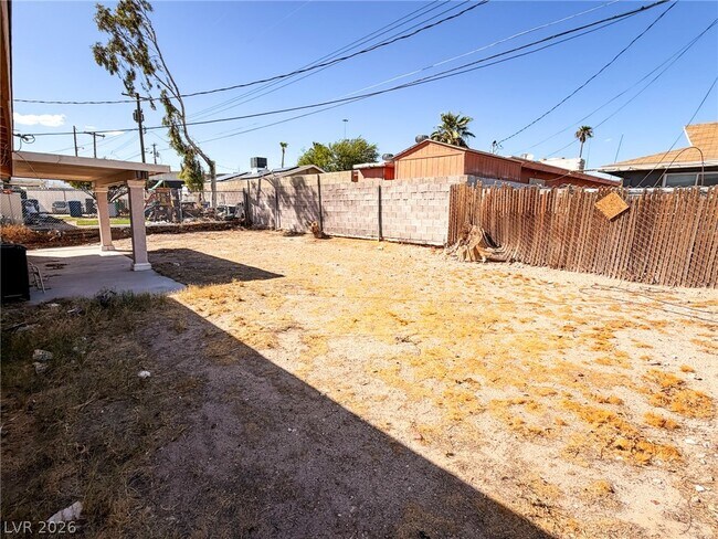 Building Photo - 1312 E Brooks Ave