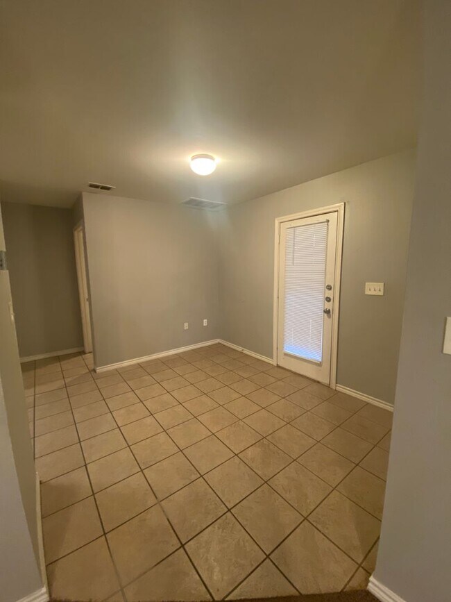 Building Photo - 5420 Kemper St