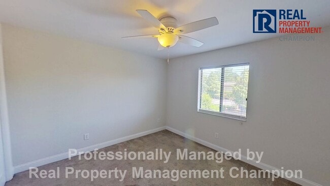 Building Photo - Beautiful Upper-Level Condo with Convenient Mid-Town Location