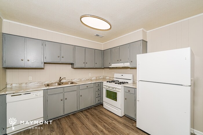 Building Photo - 77 Oakwood St