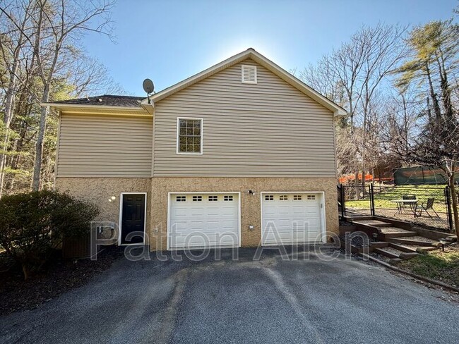 Building Photo - 689 New Haw Creek Rd