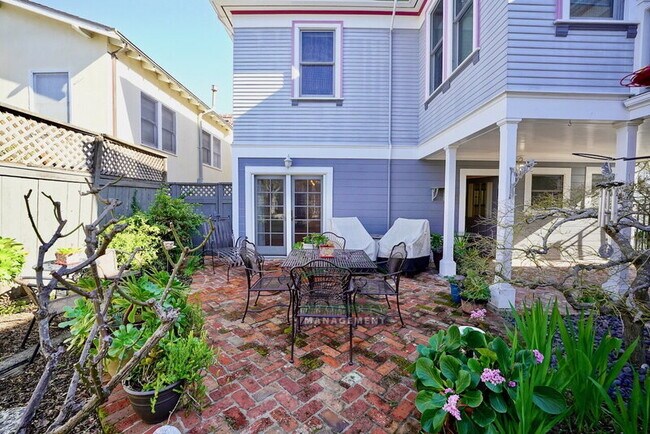 Building Photo - 521-523 C St