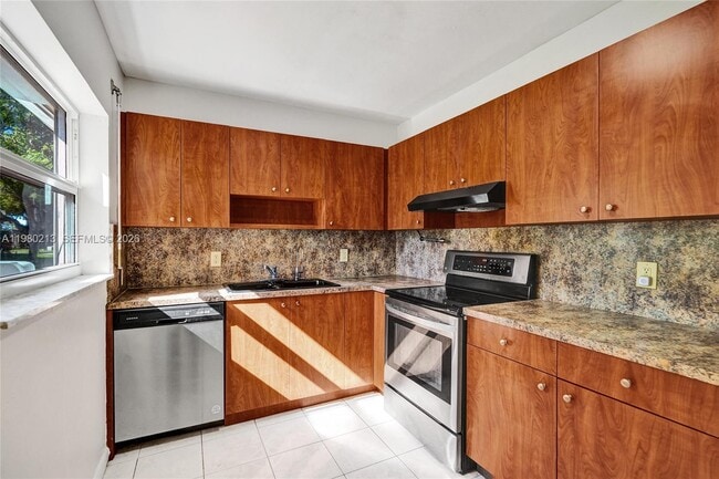 Building Photo - 2621 SW Natura Ave