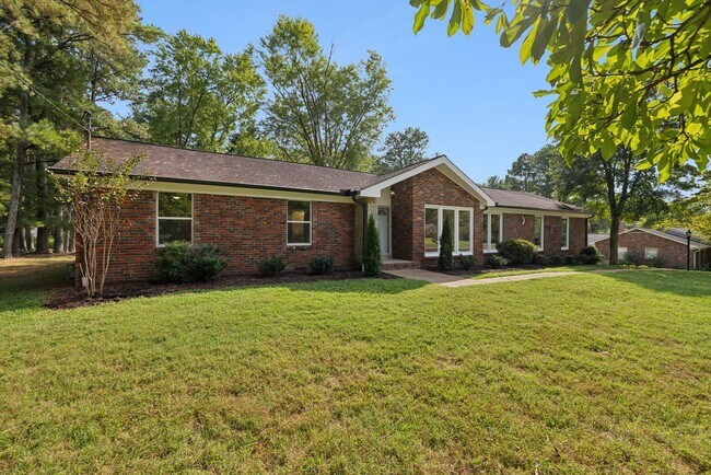 Building Photo - Completely renovated ranch 4BR/4BA ranch h...