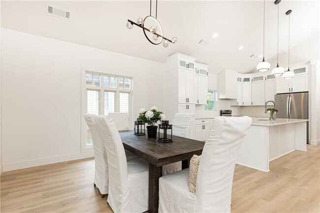 Building Photo - 433 Trabert Ave NW