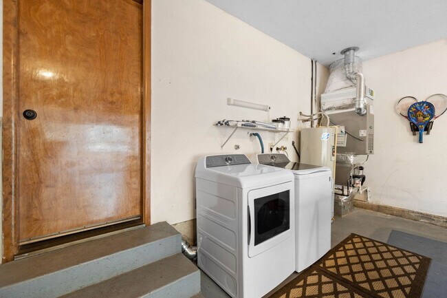 Building Photo - 18087 E Butte Ln