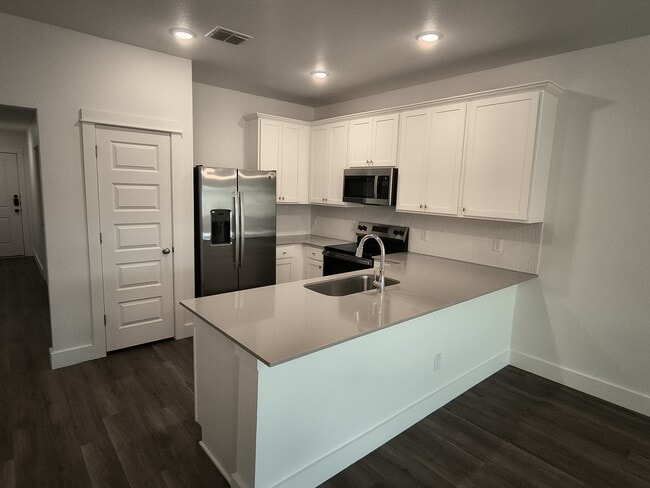 Building Photo - 1110 S College Ave