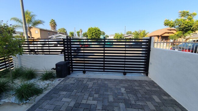 Building Photo - 84(142-144 1/2)